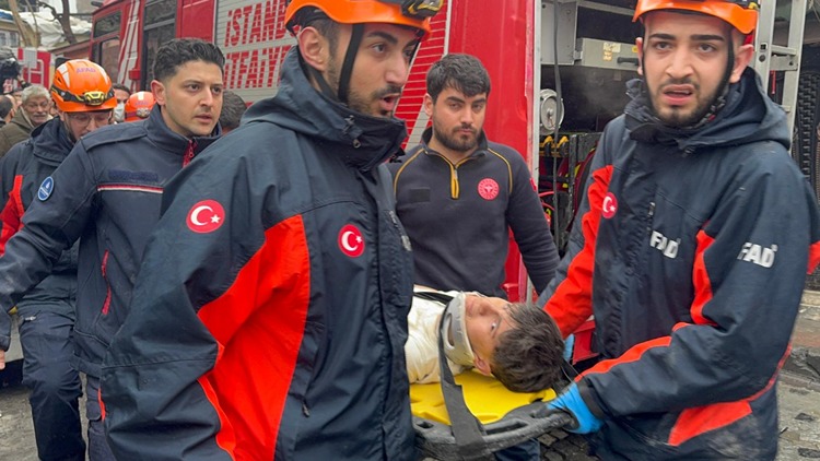 İstanbul Fatih'te 2 bina çöktü